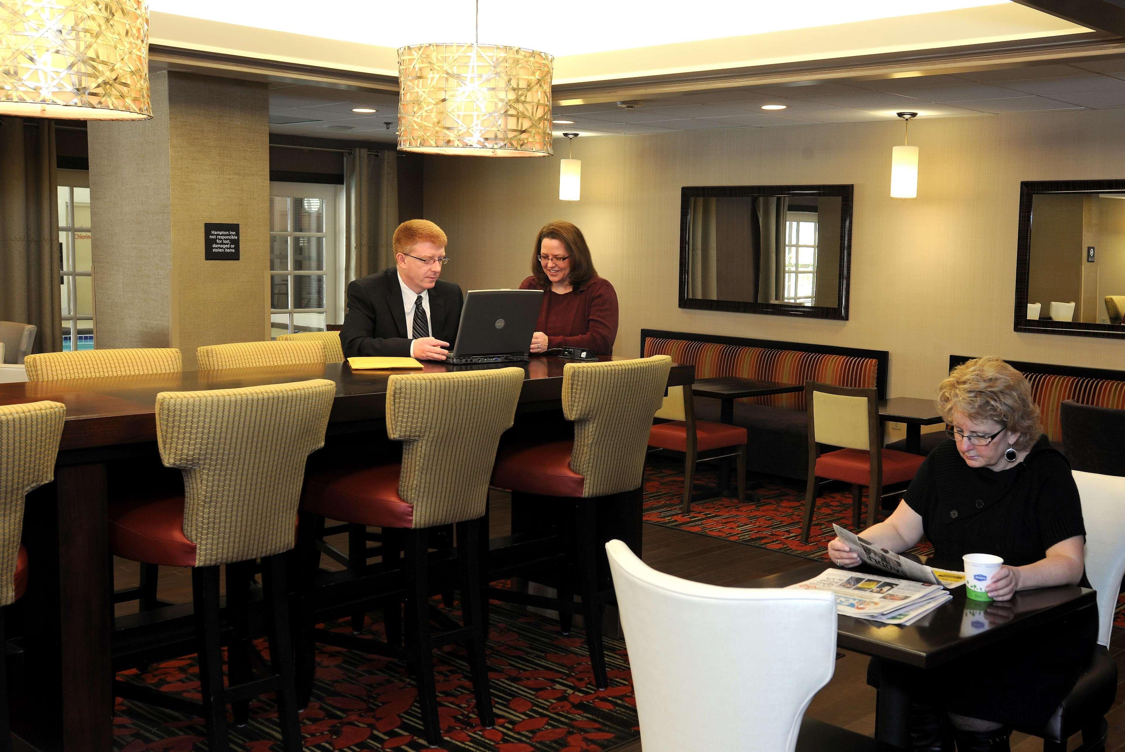 Hampton Inn Charleston-Southridge Restaurant photo