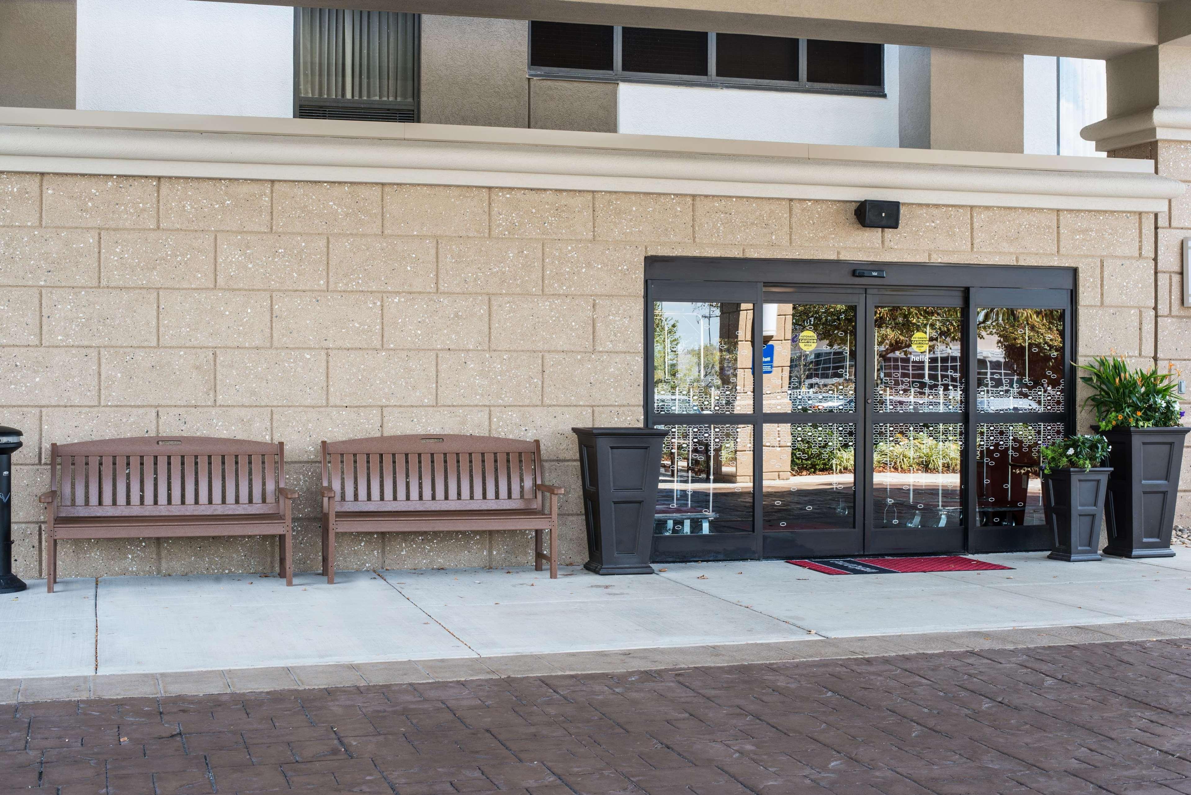 Hampton Inn Charleston-Southridge Exterior photo